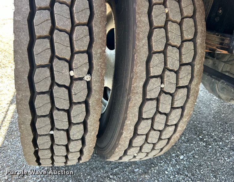 image for item EG0779 2009 Ford F650 Super Duty flatbed truck