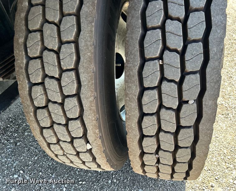 image for item EG0779 2009 Ford F650 Super Duty flatbed truck