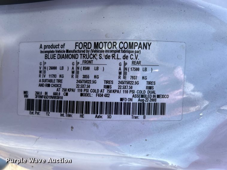 image for item EG0779 2009 Ford F650 Super Duty flatbed truck