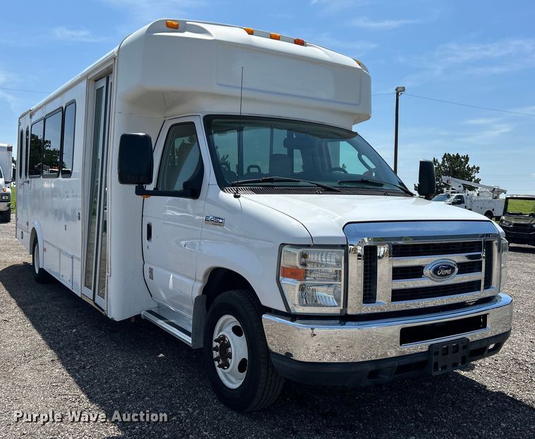 image for item EG0781 2012 Ford E450 Super Duty shuttle bus