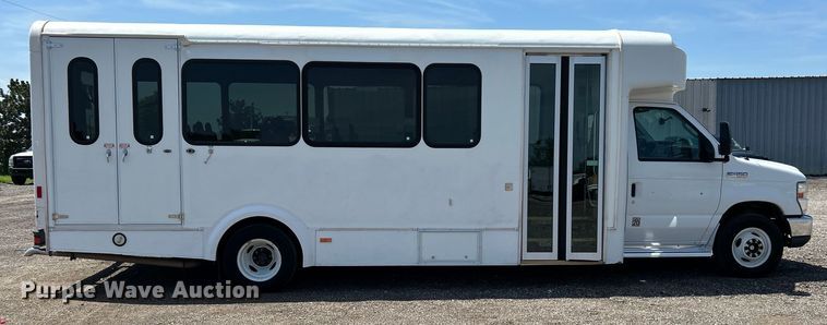 image for item EG0781 2012 Ford E450 Super Duty shuttle bus