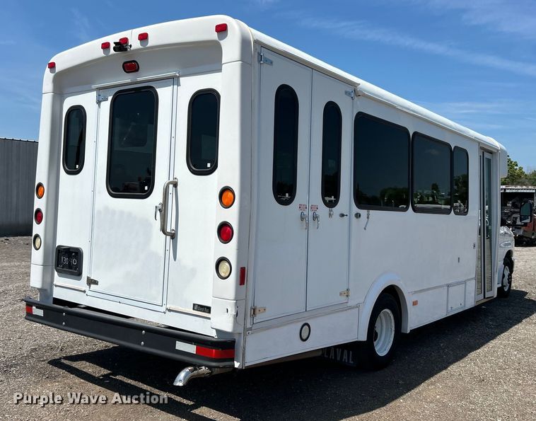 image for item EG0781 2012 Ford E450 Super Duty shuttle bus