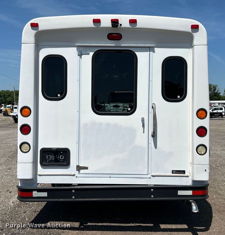 image for item EG0781 2012 Ford E450 Super Duty shuttle bus