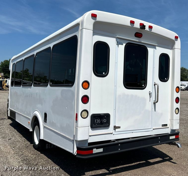 image for item EG0781 2012 Ford E450 Super Duty shuttle bus