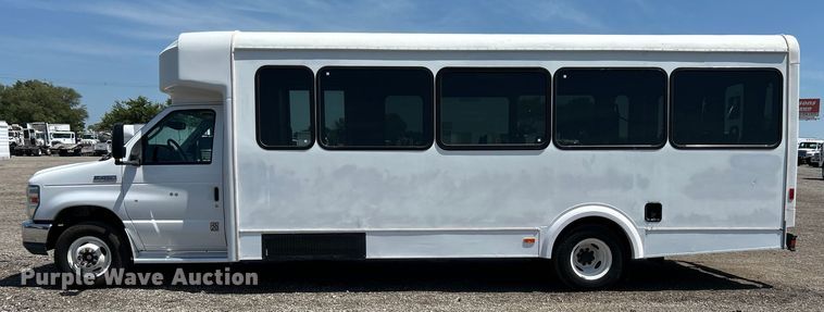 image for item EG0781 2012 Ford E450 Super Duty shuttle bus