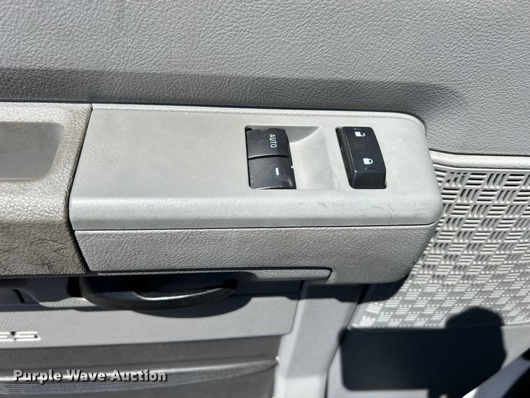 image for item EG0781 2012 Ford E450 Super Duty shuttle bus