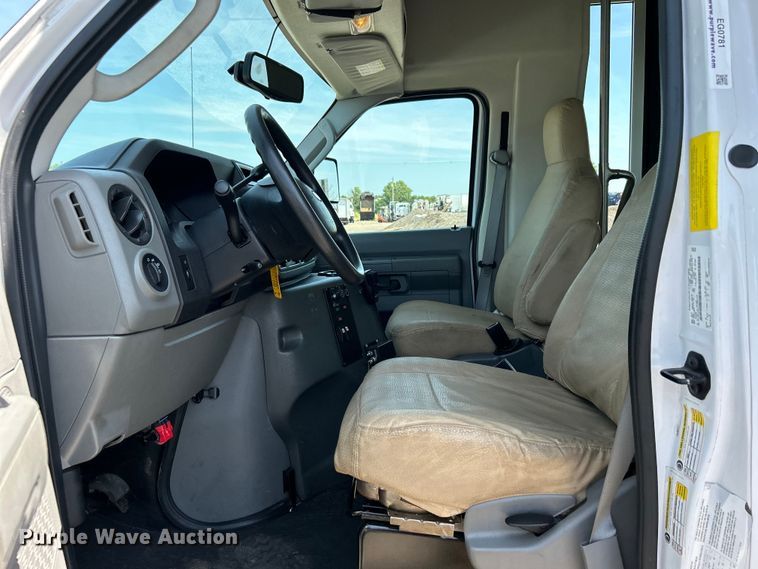 image for item EG0781 2012 Ford E450 Super Duty shuttle bus