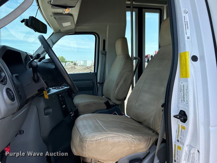 image for item EG0781 2012 Ford E450 Super Duty shuttle bus