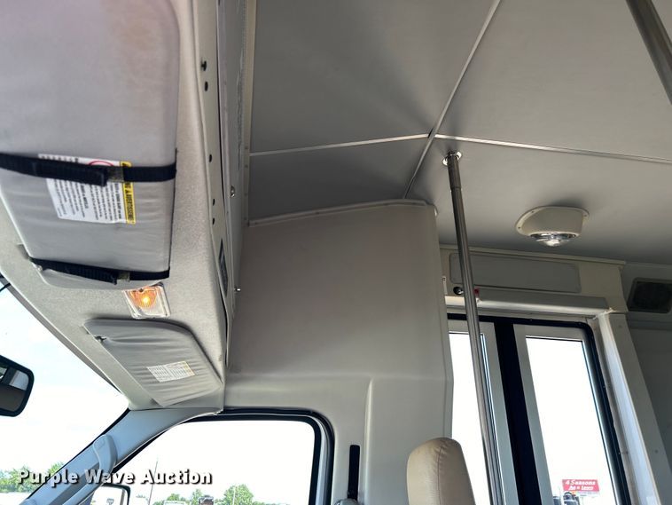 image for item EG0781 2012 Ford E450 Super Duty shuttle bus