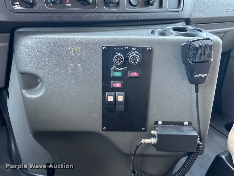 image for item EG0781 2012 Ford E450 Super Duty shuttle bus