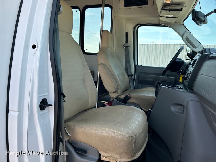 image for item EG0781 2012 Ford E450 Super Duty shuttle bus