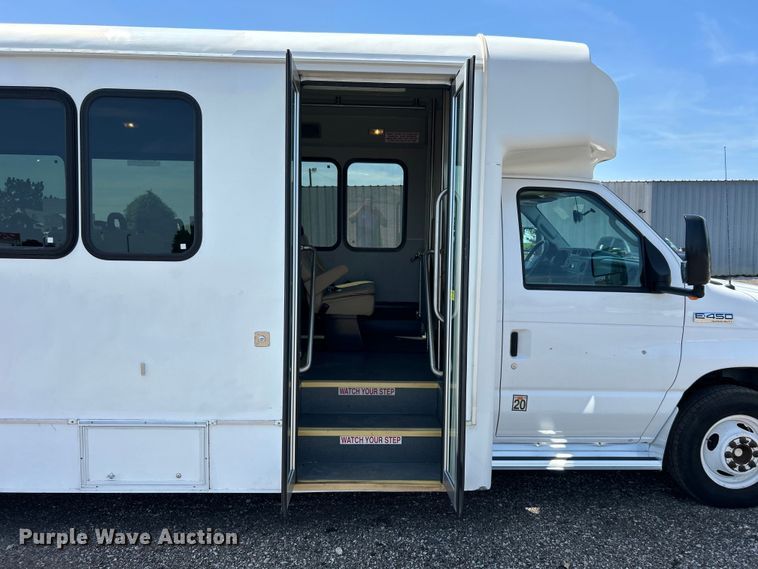 image for item EG0781 2012 Ford E450 Super Duty shuttle bus