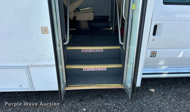 image for item EG0781 2012 Ford E450 Super Duty shuttle bus