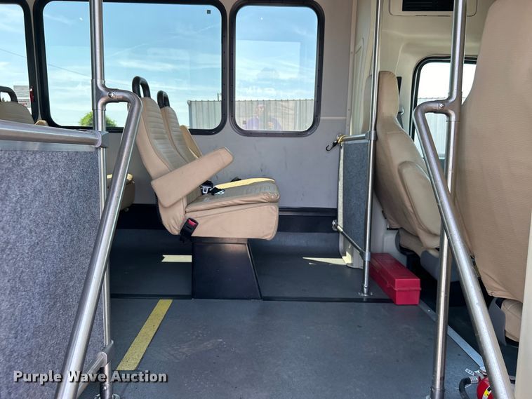 image for item EG0781 2012 Ford E450 Super Duty shuttle bus