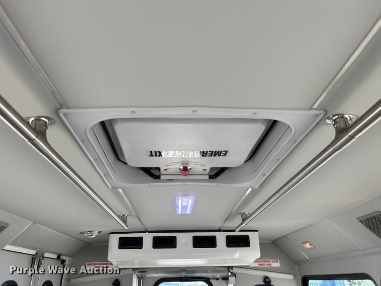 image for item EG0781 2012 Ford E450 Super Duty shuttle bus