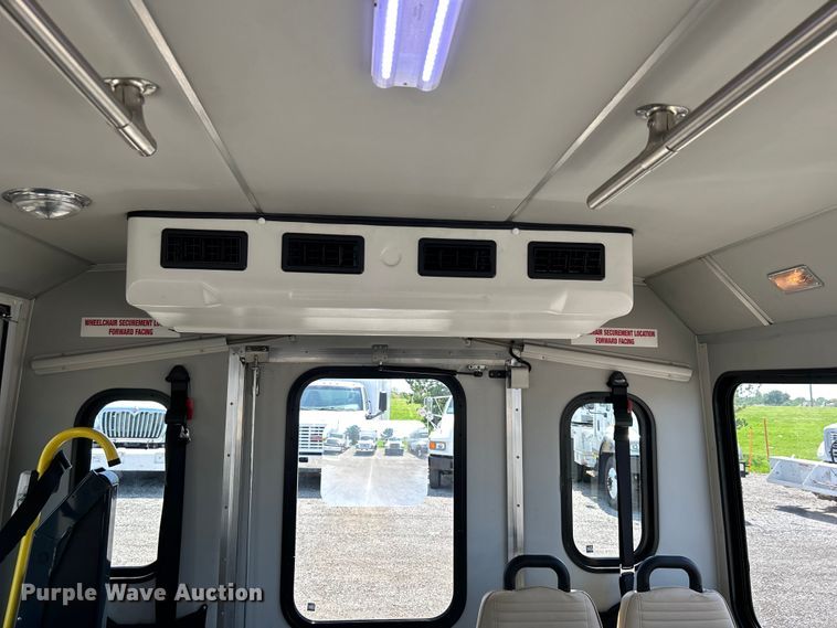 image for item EG0781 2012 Ford E450 Super Duty shuttle bus