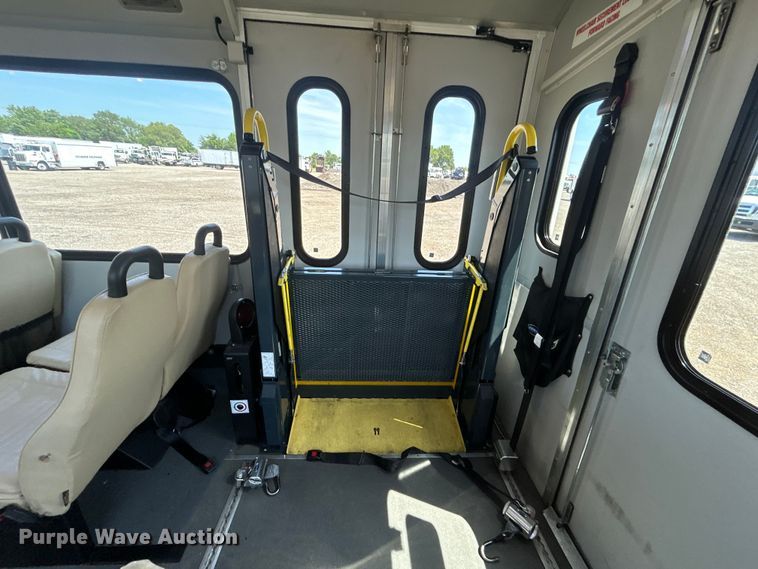 image for item EG0781 2012 Ford E450 Super Duty shuttle bus