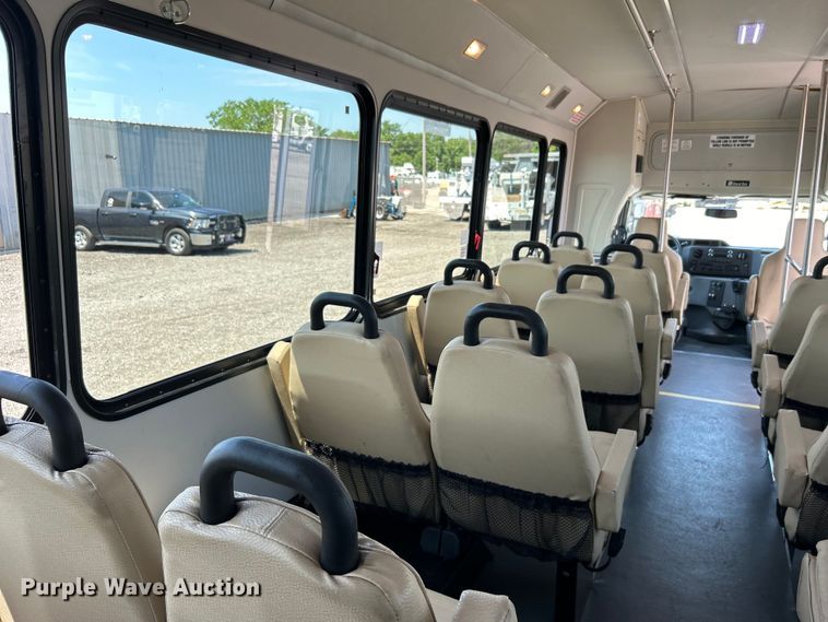 image for item EG0781 2012 Ford E450 Super Duty shuttle bus