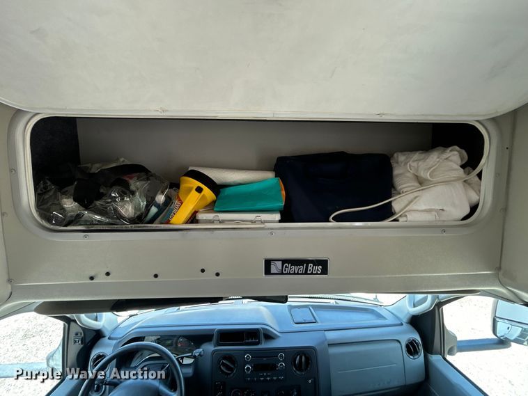 image for item EG0781 2012 Ford E450 Super Duty shuttle bus