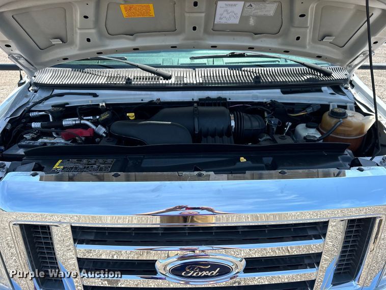 image for item EG0781 2012 Ford E450 Super Duty shuttle bus