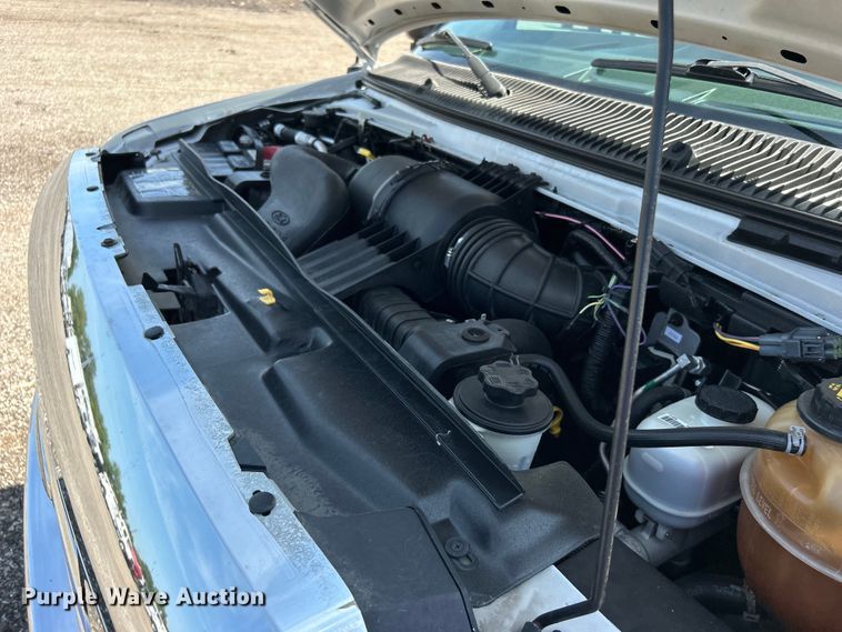 image for item EG0781 2012 Ford E450 Super Duty shuttle bus