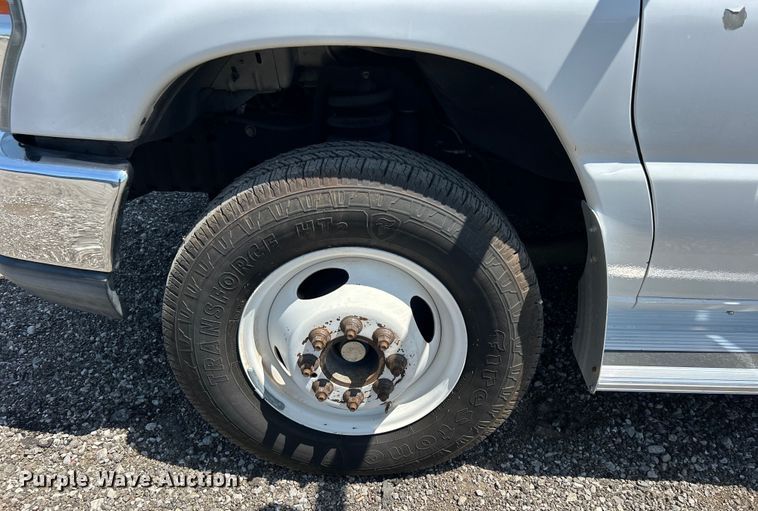 image for item EG0781 2012 Ford E450 Super Duty shuttle bus