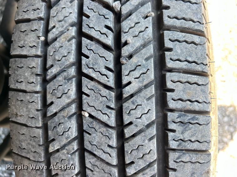 image for item EG0781 2012 Ford E450 Super Duty shuttle bus