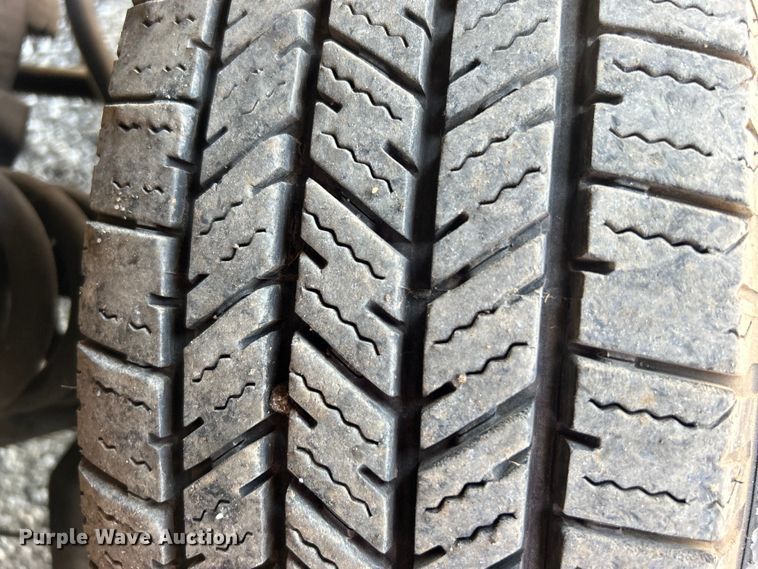 image for item EG0781 2012 Ford E450 Super Duty shuttle bus