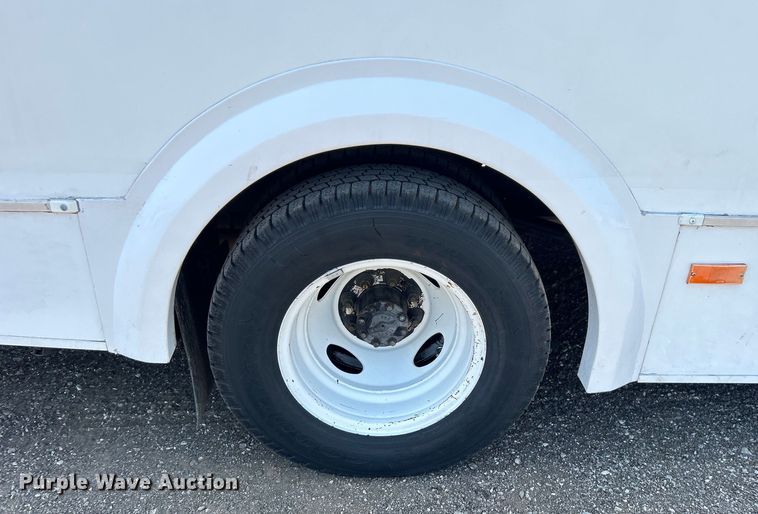 image for item EG0781 2012 Ford E450 Super Duty shuttle bus