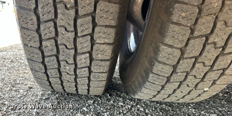 image for item EG0781 2012 Ford E450 Super Duty shuttle bus