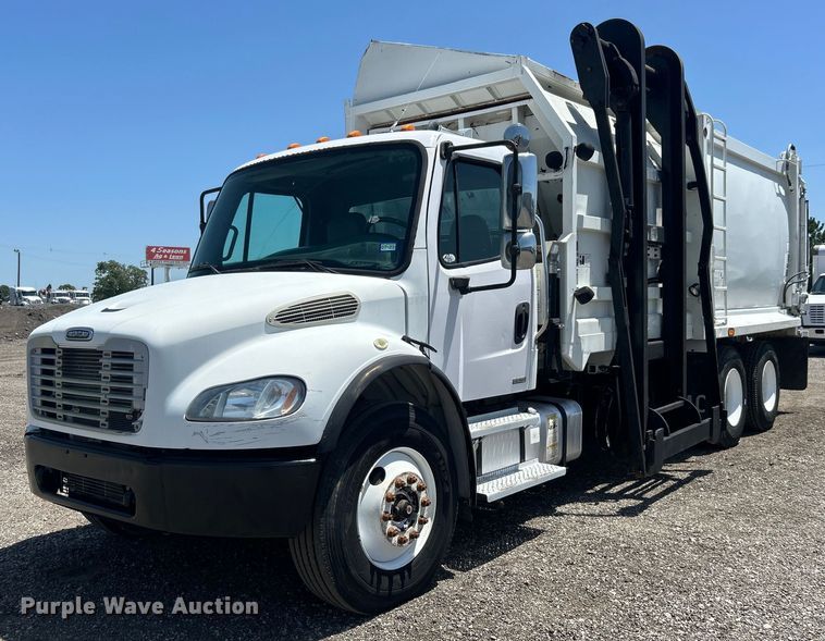 image for item EG0794 2004 Freightliner  Business Class M2 refuse truck