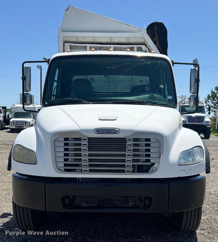 image for item EG0794 2004 Freightliner  Business Class M2 refuse truck