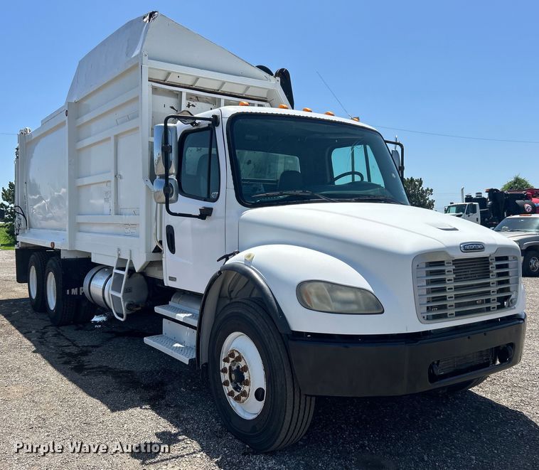 image for item EG0794 2004 Freightliner  Business Class M2 refuse truck