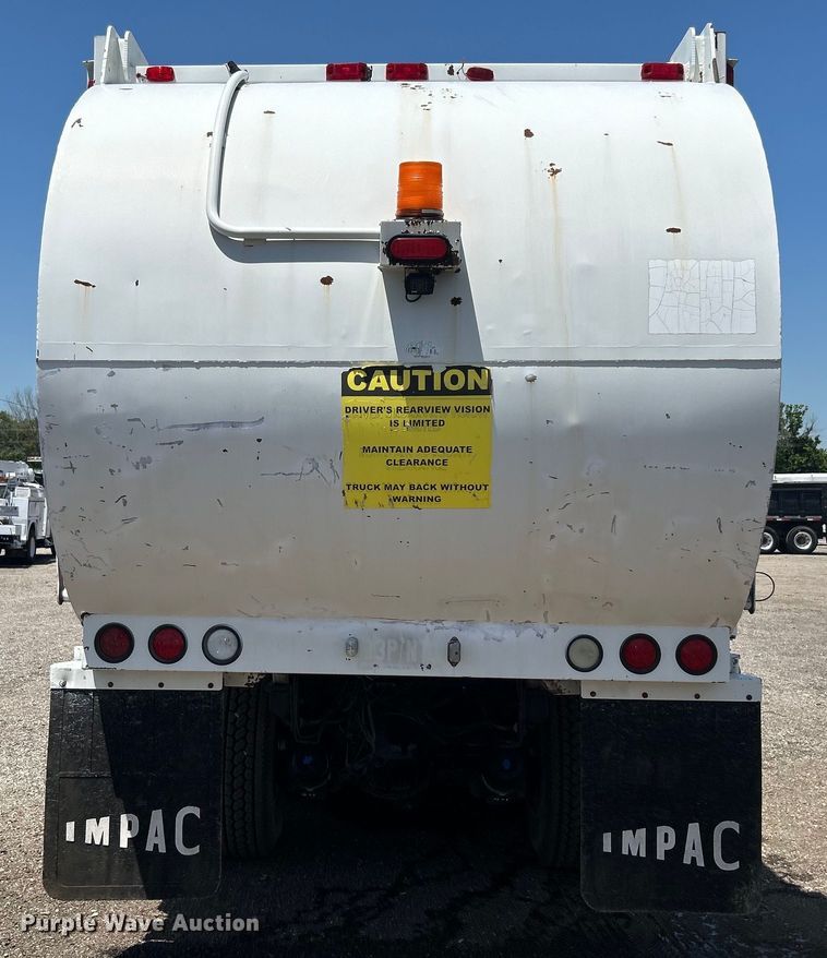 image for item EG0794 2004 Freightliner  Business Class M2 refuse truck