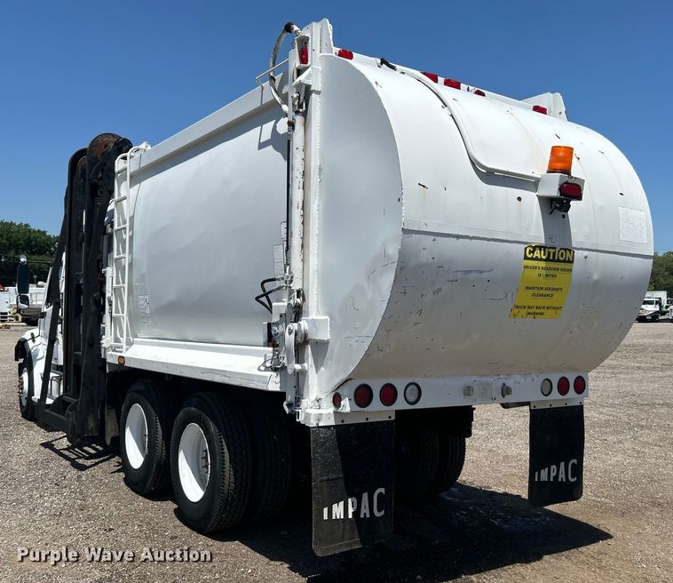 image for item EG0794 2004 Freightliner  Business Class M2 refuse truck