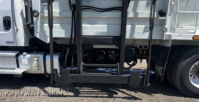 image for item EG0794 2004 Freightliner  Business Class M2 refuse truck