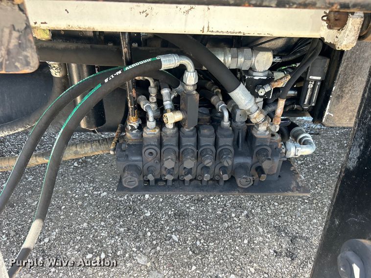 image for item EG0794 2004 Freightliner  Business Class M2 refuse truck