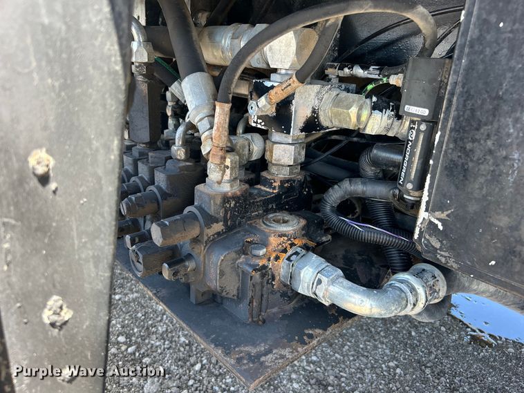 image for item EG0794 2004 Freightliner  Business Class M2 refuse truck