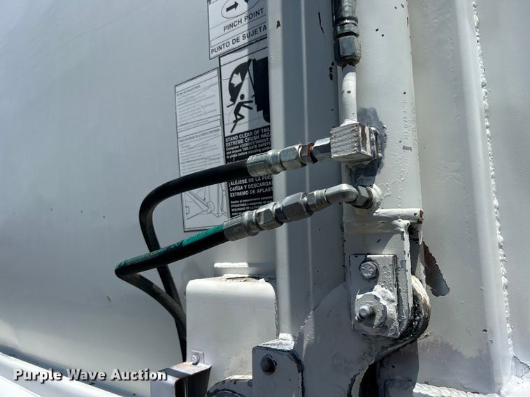 image for item EG0794 2004 Freightliner  Business Class M2 refuse truck