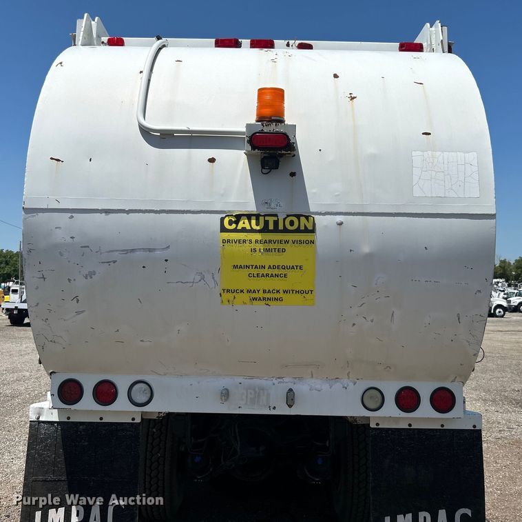 image for item EG0794 2004 Freightliner  Business Class M2 refuse truck