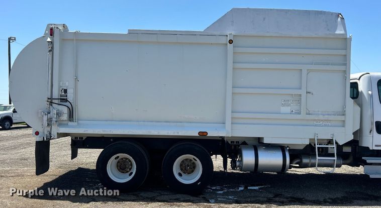 image for item EG0794 2004 Freightliner  Business Class M2 refuse truck