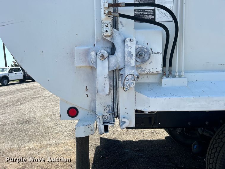 image for item EG0794 2004 Freightliner  Business Class M2 refuse truck