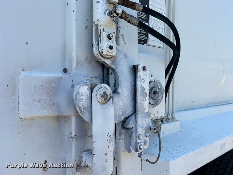 image for item EG0794 2004 Freightliner  Business Class M2 refuse truck