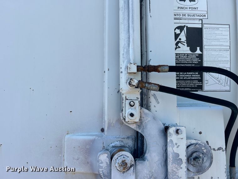 image for item EG0794 2004 Freightliner  Business Class M2 refuse truck