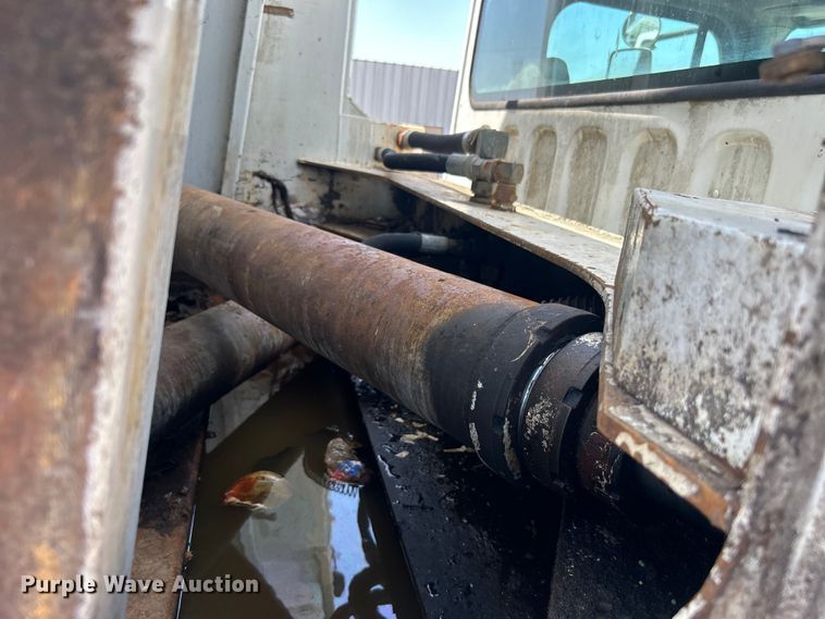 image for item EG0794 2004 Freightliner  Business Class M2 refuse truck