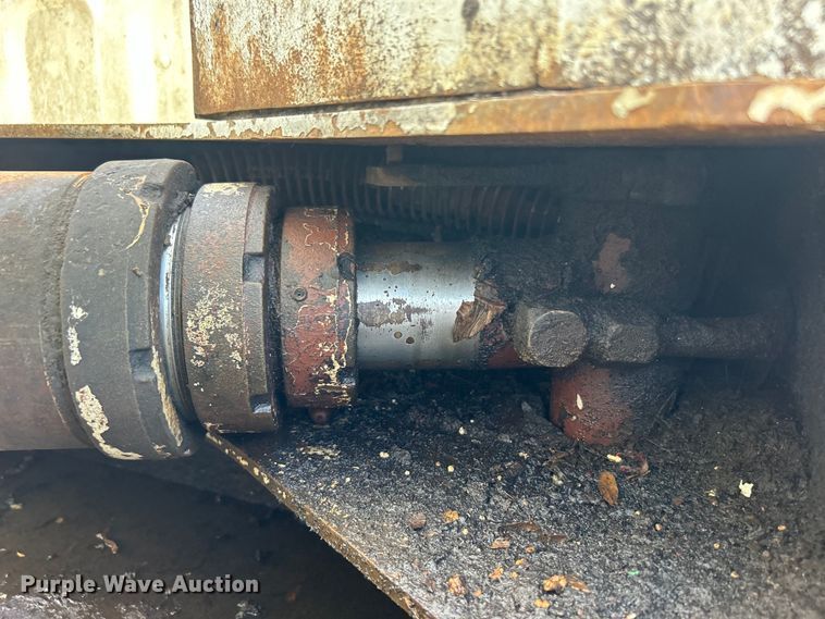 image for item EG0794 2004 Freightliner  Business Class M2 refuse truck