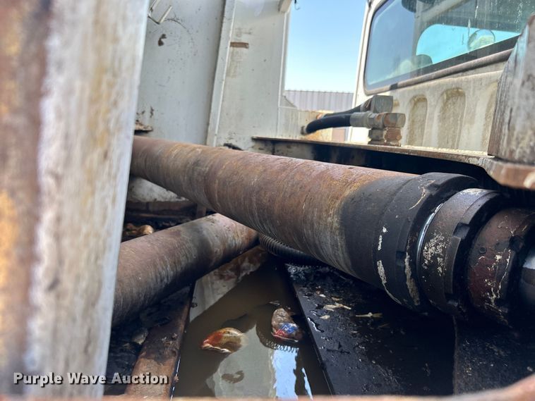 image for item EG0794 2004 Freightliner  Business Class M2 refuse truck