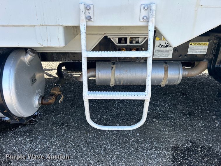 image for item EG0794 2004 Freightliner  Business Class M2 refuse truck