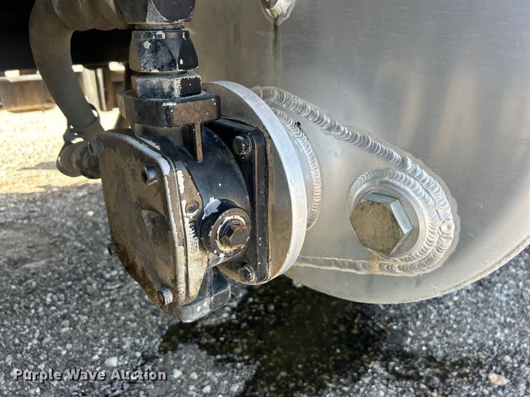 image for item EG0794 2004 Freightliner  Business Class M2 refuse truck