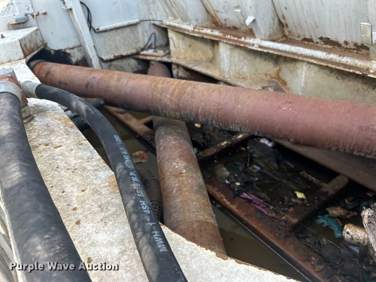 image for item EG0794 2004 Freightliner  Business Class M2 refuse truck